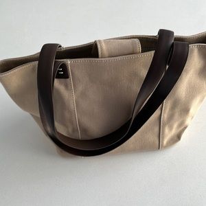 Banana Republic new without tag canvas shoulder bag.